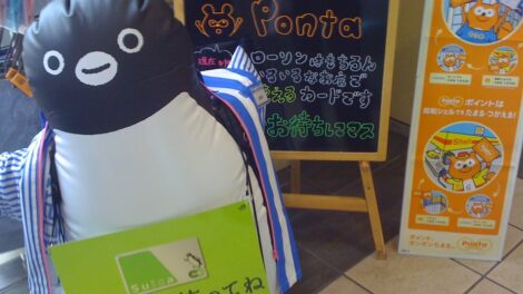 Suica Penguin working for Lawson