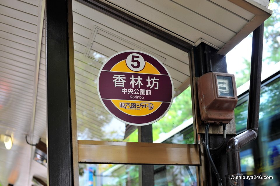 A bus stop sign reading Korinbo