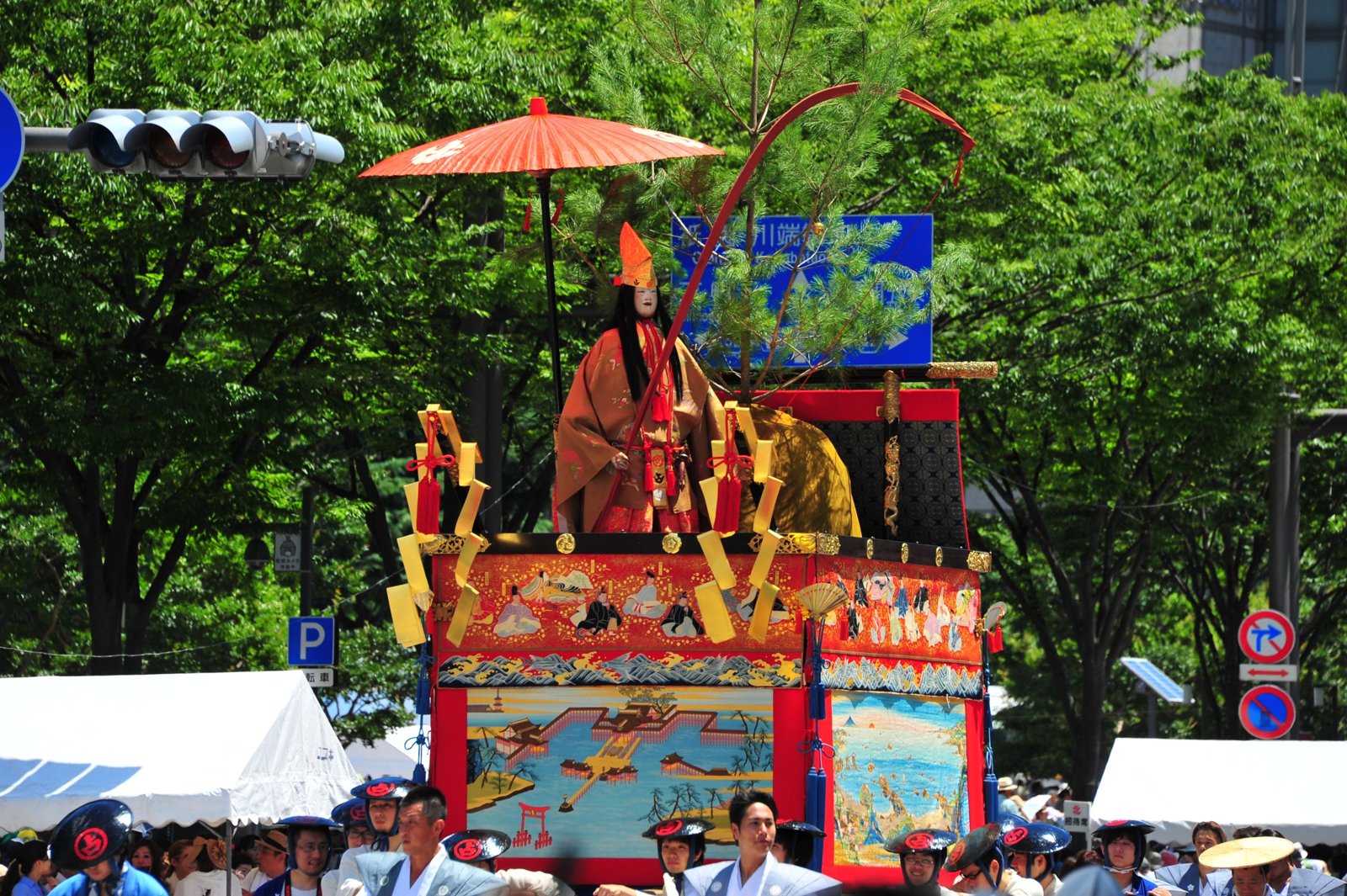 A float with a figure under a red umbrella