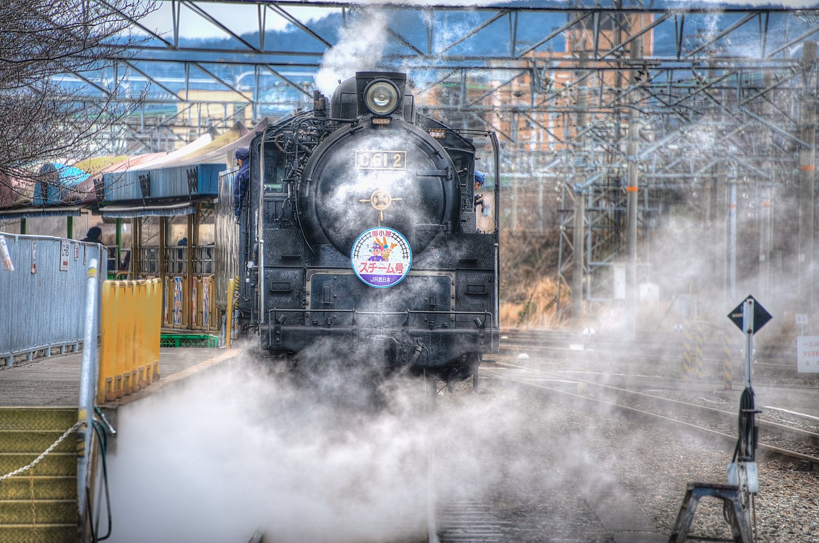 The C61 2 getting ready for the Steam-go ride. Plenty of steam on a cold morning.