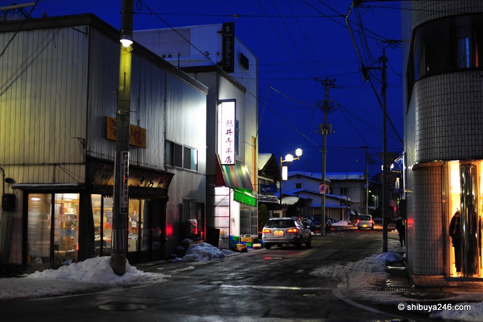 One of the side streets on the way to the main Kamakura event site. You can see that the snow has not been so heavy this year and the roads are not too hard to drive.