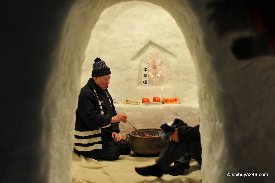 Cooking up some food inside the kamakura.