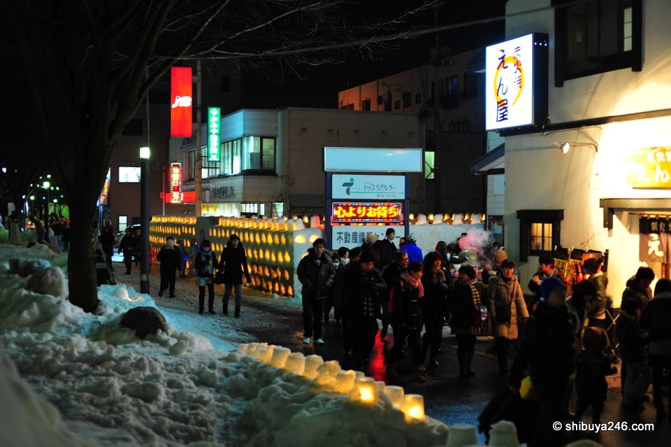 Enough people out to make in friendly, not so many that it was uncomfortable. Without the Festival, on a really cold snowy night, I imagine there would hardly be anyone out on the streets.