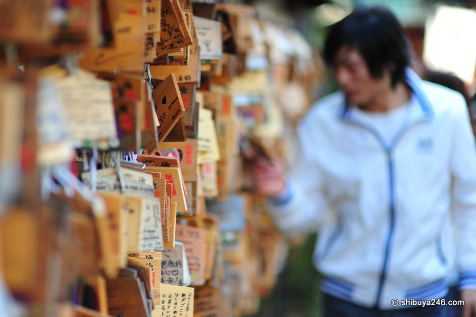 Inspecting the writings of people who have made their wishes.